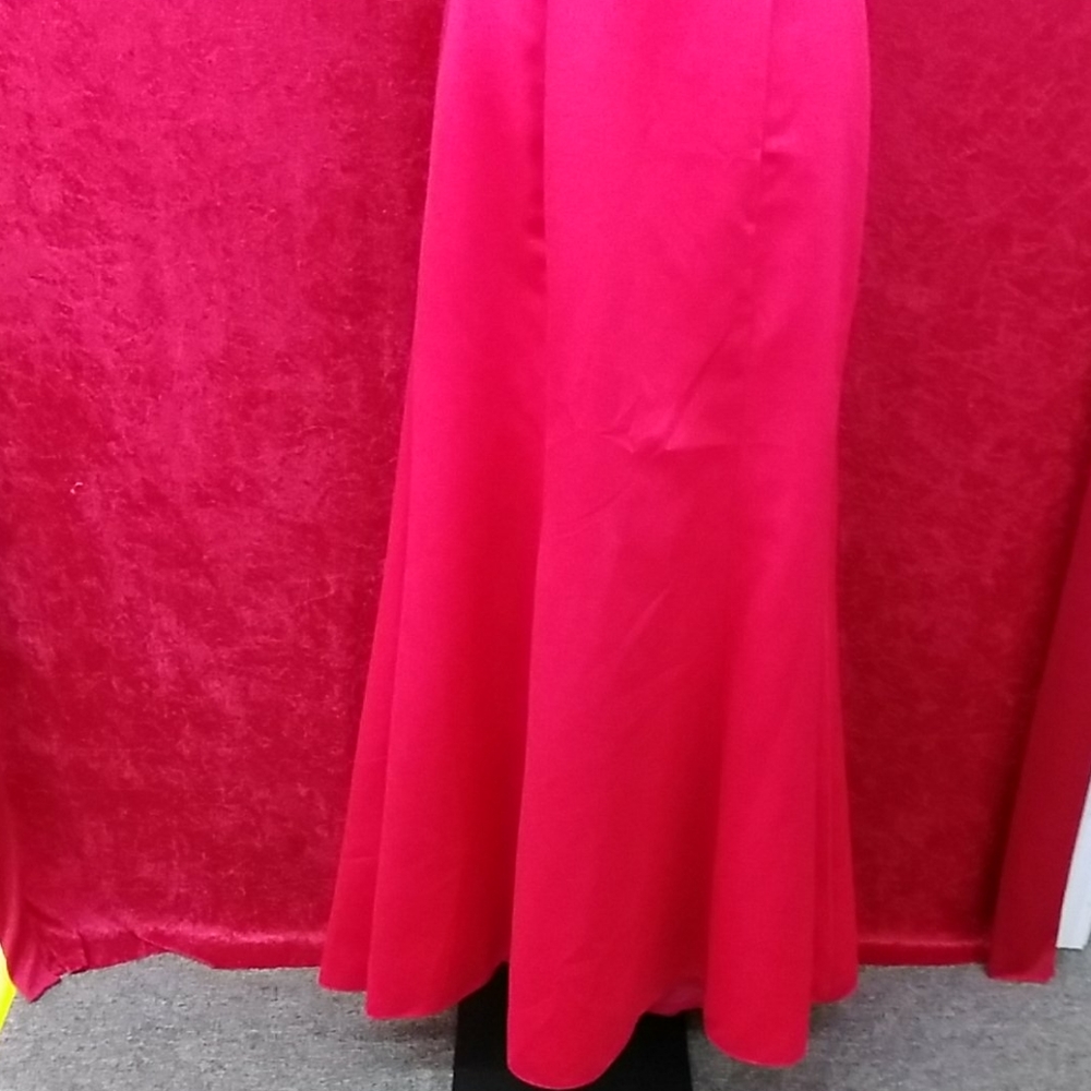 Dresses - Picture 3 of 4